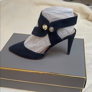 Elegant Black Heels with Gold Accents